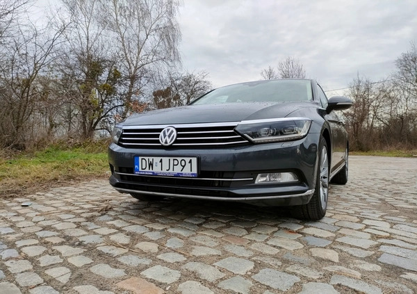 Volkswagen Passat cena 74000 przebieg: 192000, rok produkcji 2017 z Wrocław małe 232